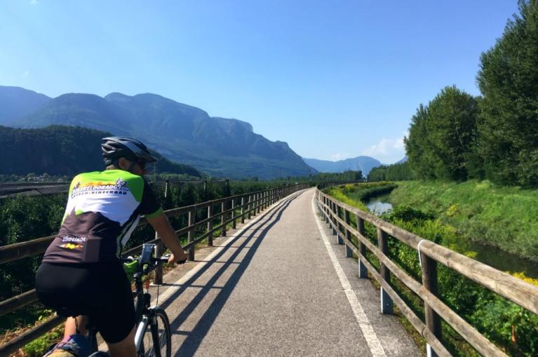 Ciclista en el Lago Garda