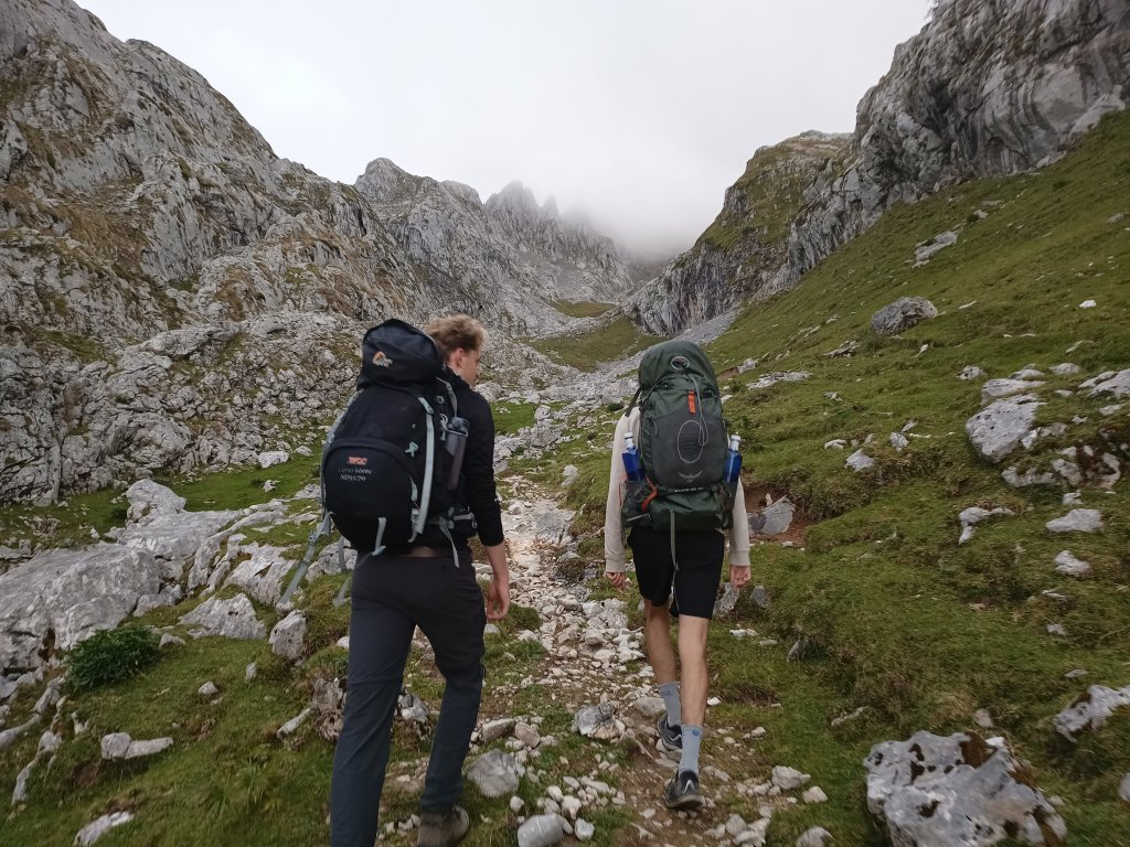 Senderistas en Vegarredonda